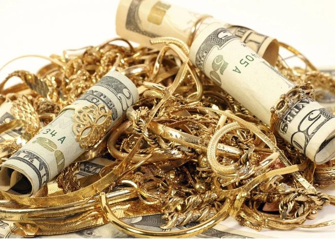 Selling gold with scrap jewelry and money